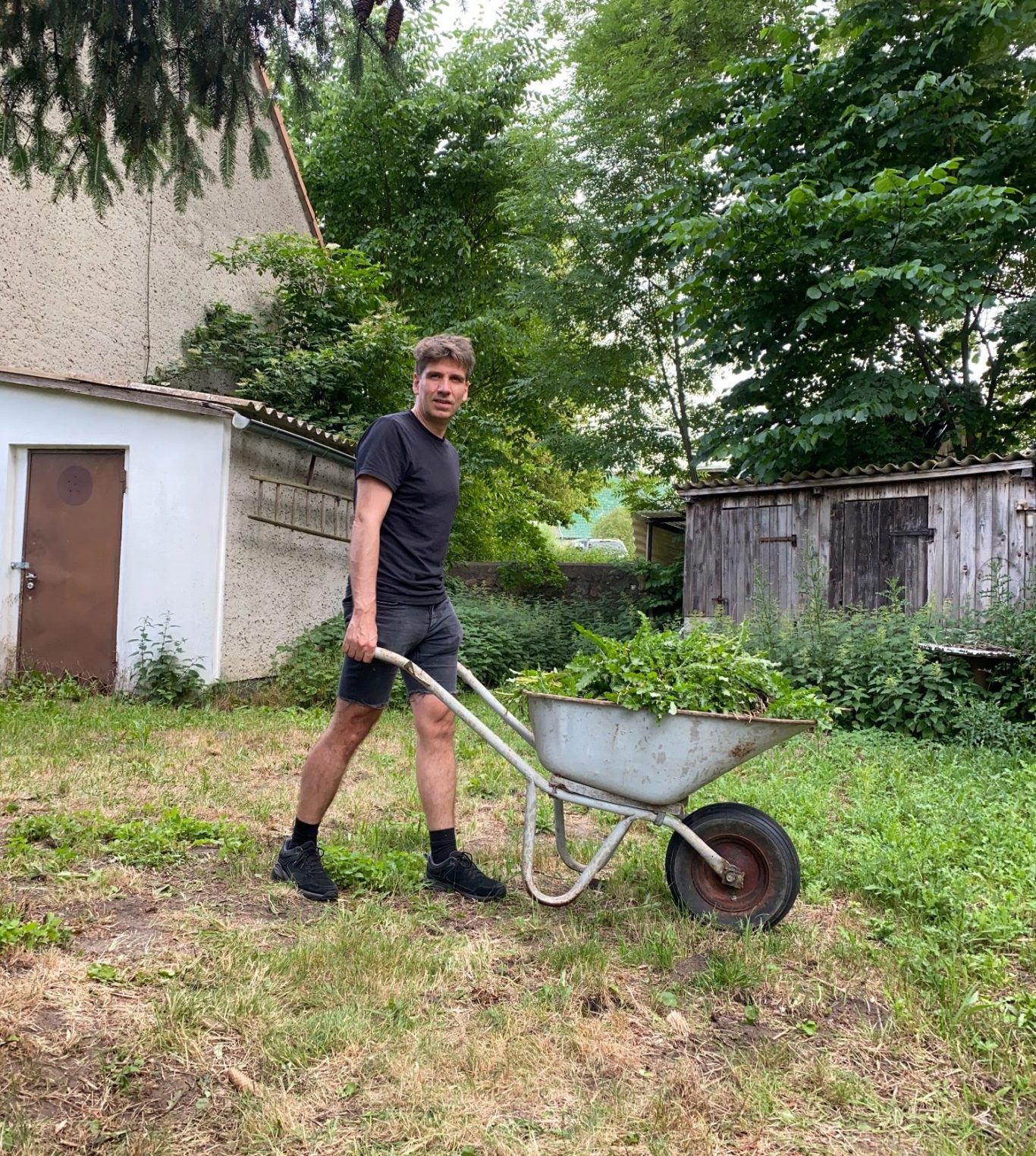 Markus Tiarks in Nossendorf Markus Tiarks im Garten des Nosse Kulturtreffs in Nossendorf.